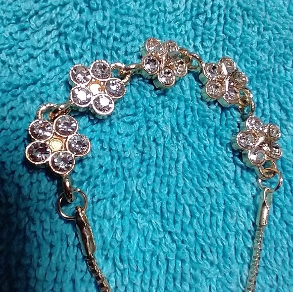 Goldtone flower floral crystal adjustable bracelet - Picture 2 of 3